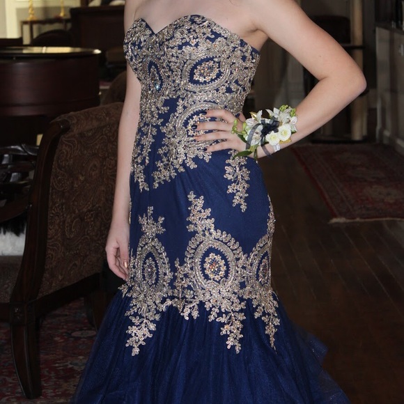 Prom dress - Picture 1 of 2